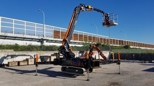 Bg Lift M400 rupshijskraan met werkbak en uitgeschoven hijsarm