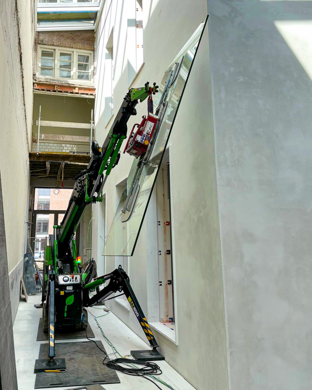 Bg Lift M250 Li-ion werkfoto glasplaatsen